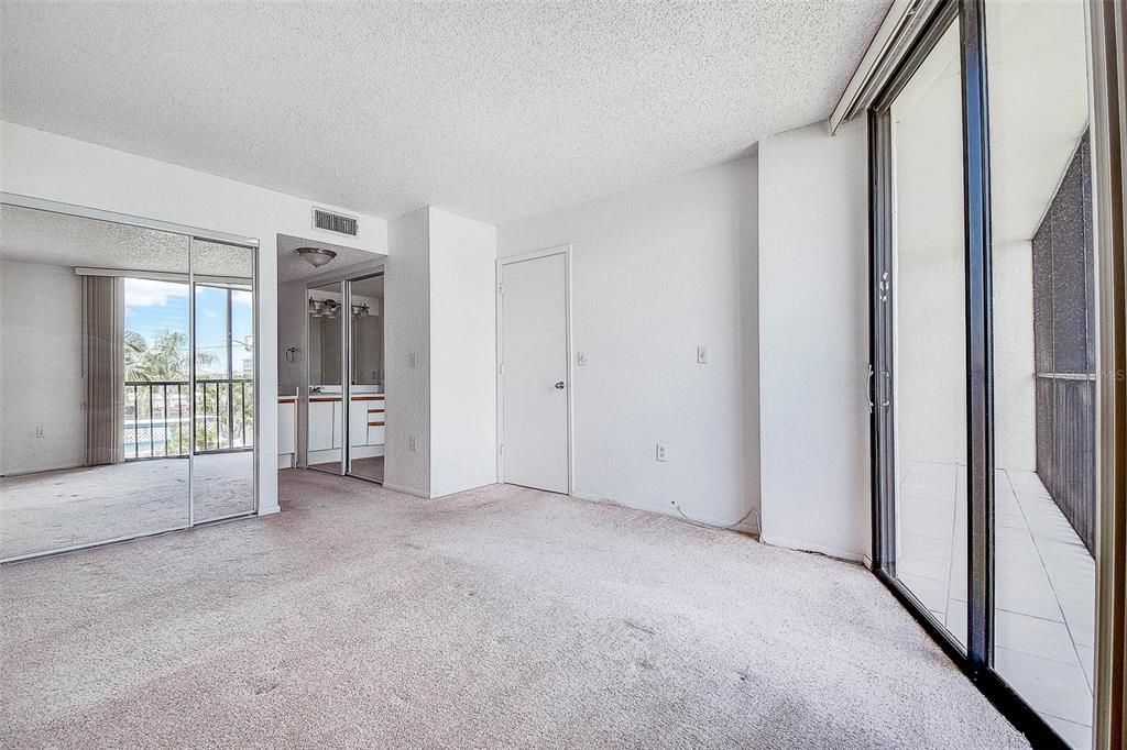 待售: $220,000 (2 贝兹, 2 浴室, 960 平方英尺)