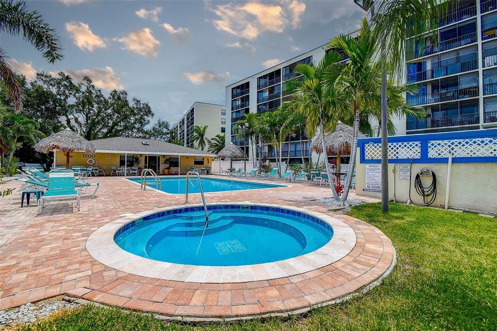 待售: $220,000 (2 贝兹, 2 浴室, 960 平方英尺)