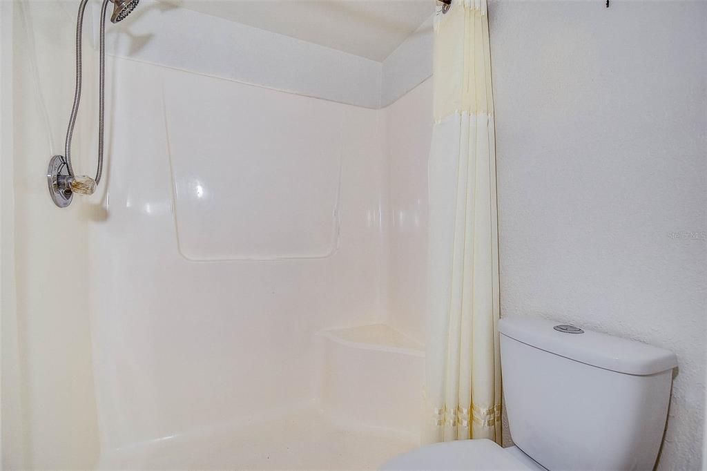 待售: $220,000 (2 贝兹, 2 浴室, 960 平方英尺)