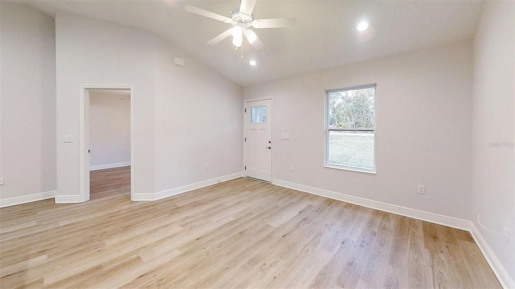 For Sale: $204,995 (3 beds, 2 baths, 1003 Square Feet)