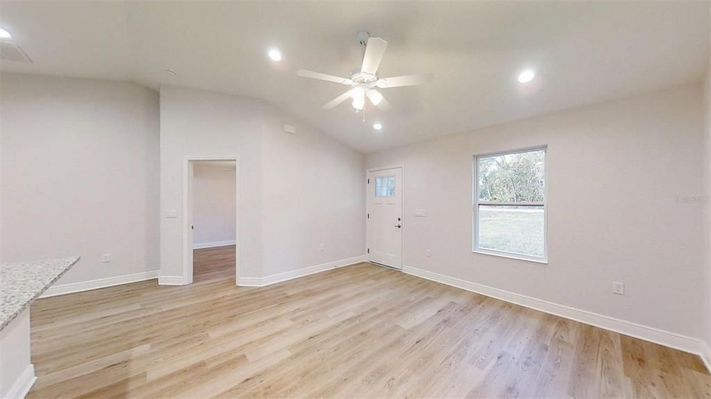 For Sale: $204,995 (3 beds, 2 baths, 1003 Square Feet)