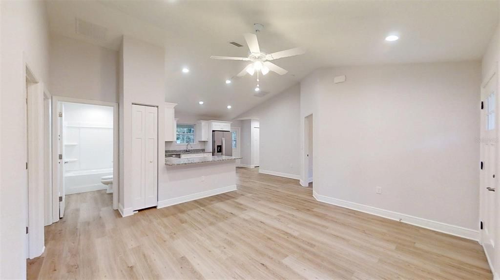 For Sale: $199,995 (3 beds, 2 baths, 1003 Square Feet)