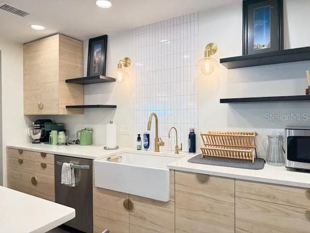 For Sale: $274,900 (3 beds, 2 baths, 1558 Square Feet)