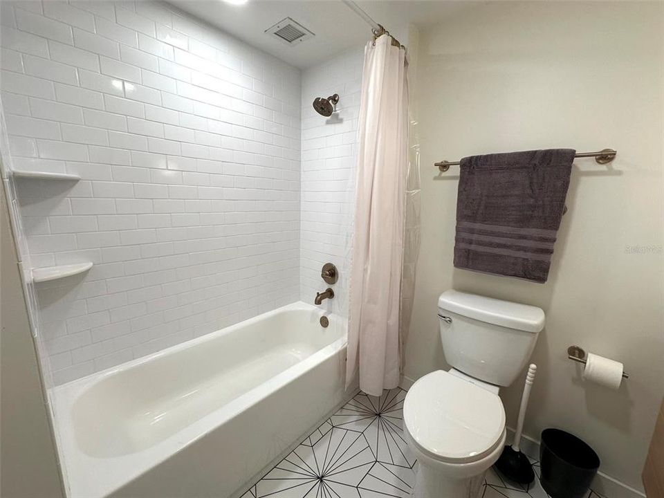 For Sale: $274,900 (3 beds, 2 baths, 1558 Square Feet)