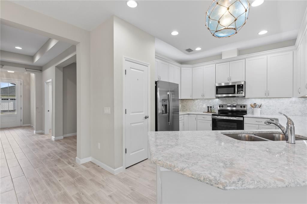 合同活跃: $475,000 (3 贝兹, 2 浴室, 1848 平方英尺)