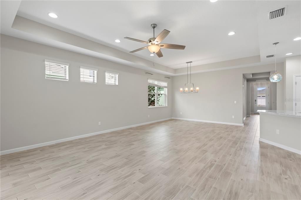 合同活跃: $475,000 (3 贝兹, 2 浴室, 1848 平方英尺)