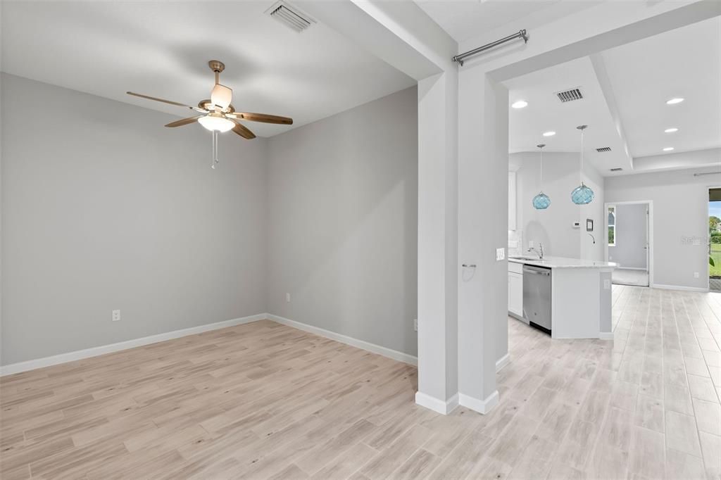 合同活跃: $475,000 (3 贝兹, 2 浴室, 1848 平方英尺)