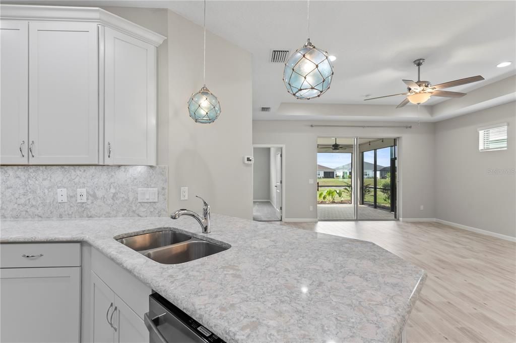 合同活跃: $475,000 (3 贝兹, 2 浴室, 1848 平方英尺)