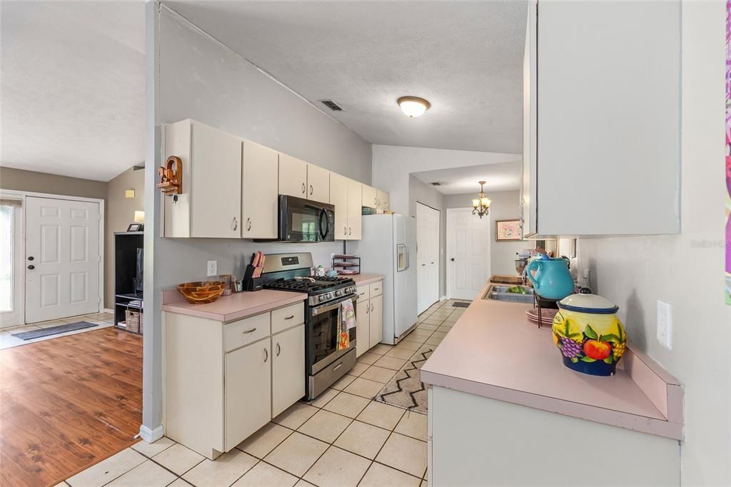 待售: $429,900 (2 贝兹, 2 浴室, 1112 平方英尺)