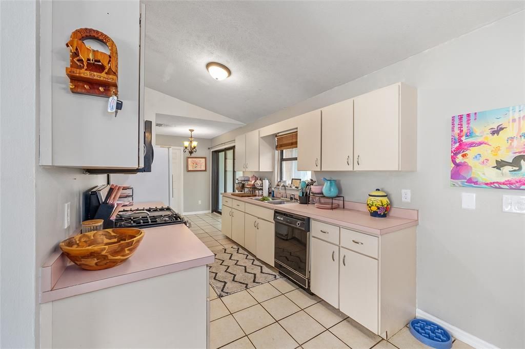 待售: $429,900 (2 贝兹, 2 浴室, 1112 平方英尺)