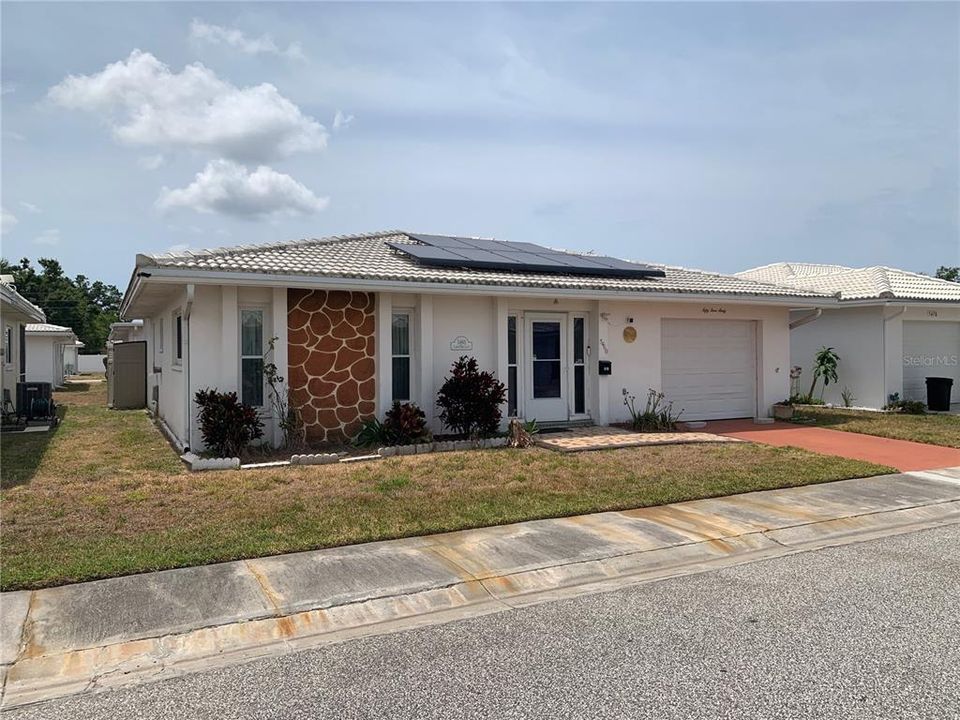 Active With Contract: $139,900 (2 beds, 2 baths, 1440 Square Feet)