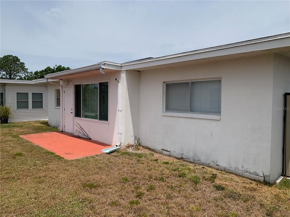 Active With Contract: $139,900 (2 beds, 2 baths, 1440 Square Feet)
