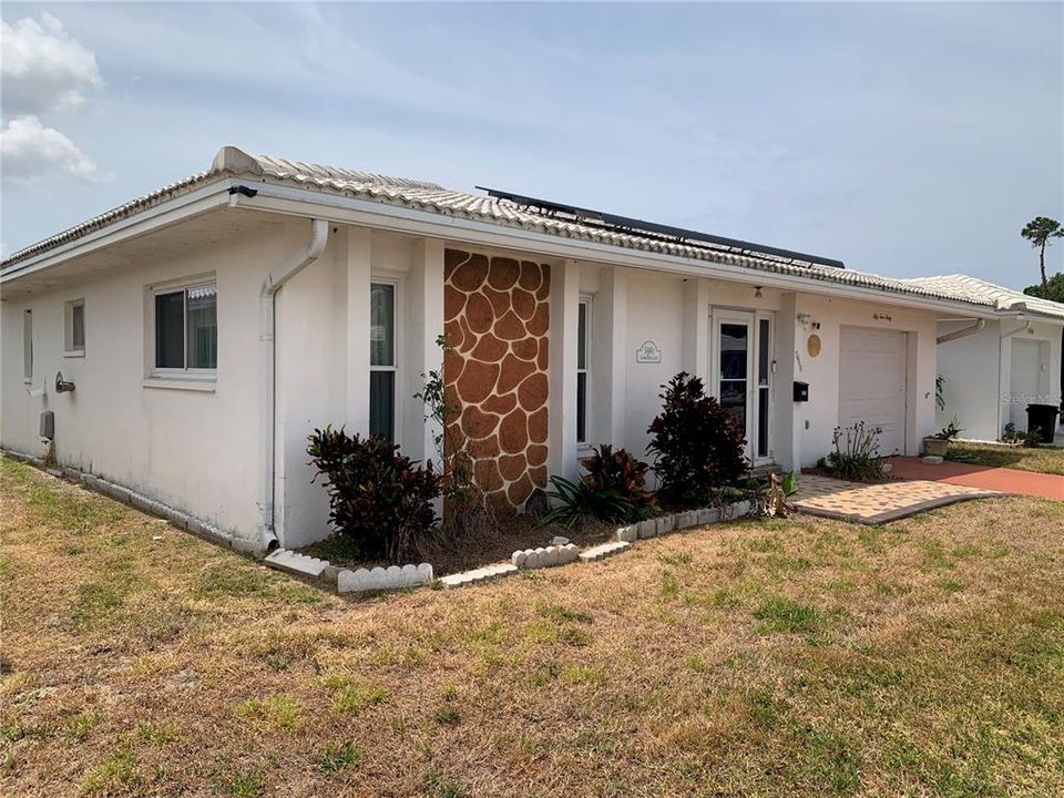 Active With Contract: $139,900 (2 beds, 2 baths, 1440 Square Feet)