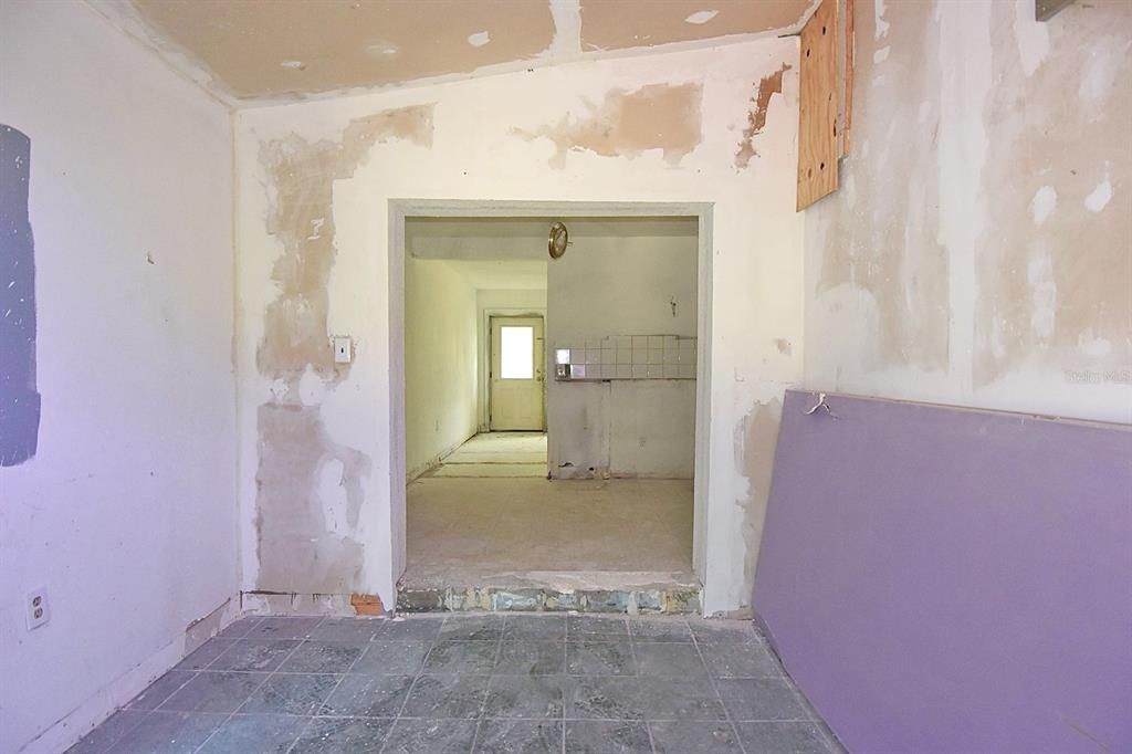 待售: $97,900 (3 贝兹, 2 浴室, 990 平方英尺)