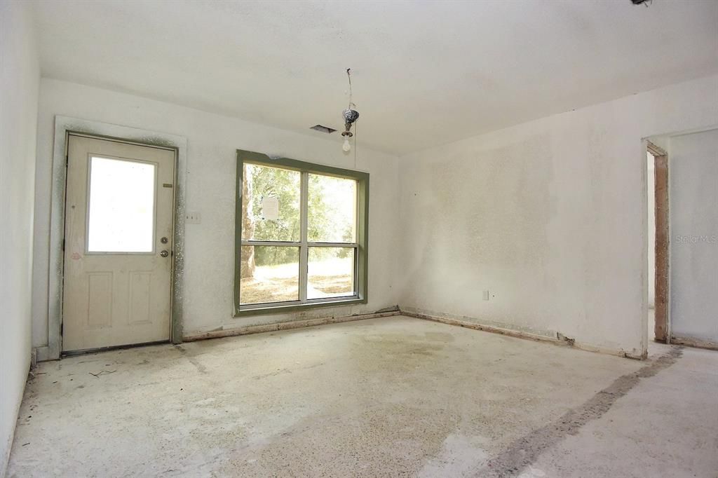 待售: $97,900 (3 贝兹, 2 浴室, 990 平方英尺)