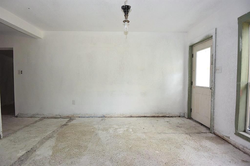 待售: $97,900 (3 贝兹, 2 浴室, 990 平方英尺)