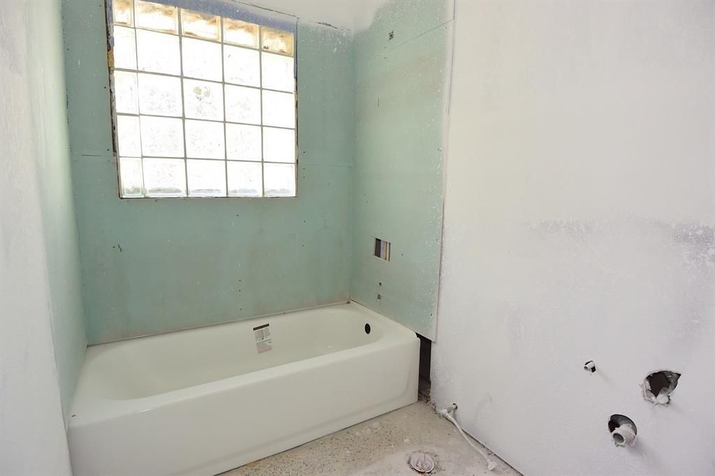 待售: $97,900 (3 贝兹, 2 浴室, 990 平方英尺)