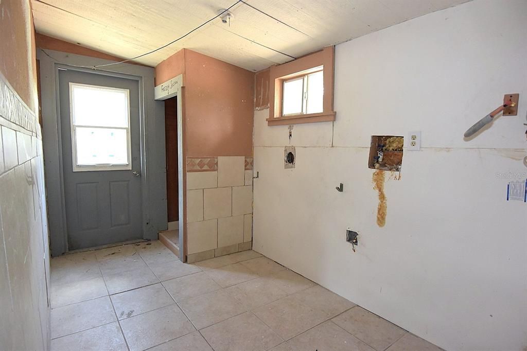 待售: $97,900 (3 贝兹, 2 浴室, 990 平方英尺)