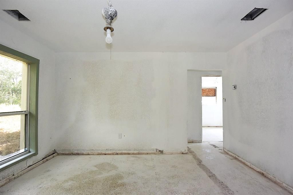 待售: $97,900 (3 贝兹, 2 浴室, 990 平方英尺)