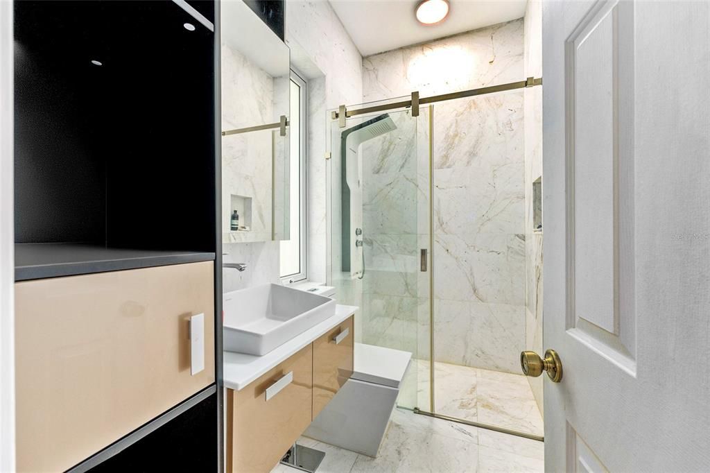 待售: $3,000,000 (4 贝兹, 5 浴室, 3859 平方英尺)