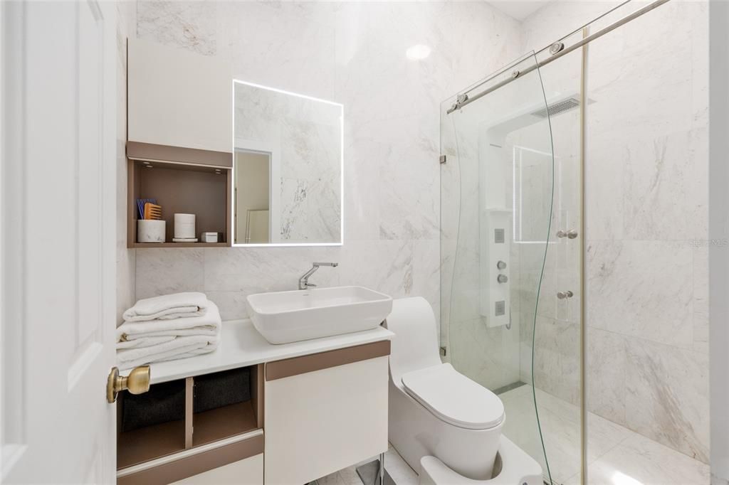 待售: $3,000,000 (4 贝兹, 5 浴室, 3859 平方英尺)