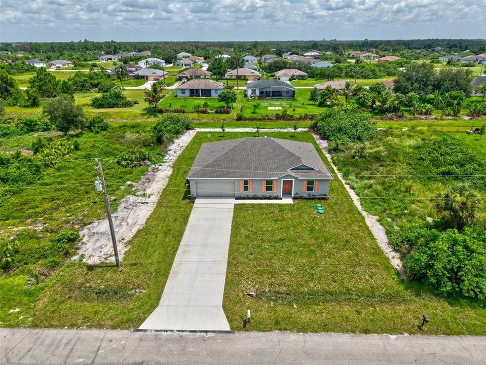 Под контрактом: $329,900 (4 спален, 2 ванн, 2052 Квадратных фут)