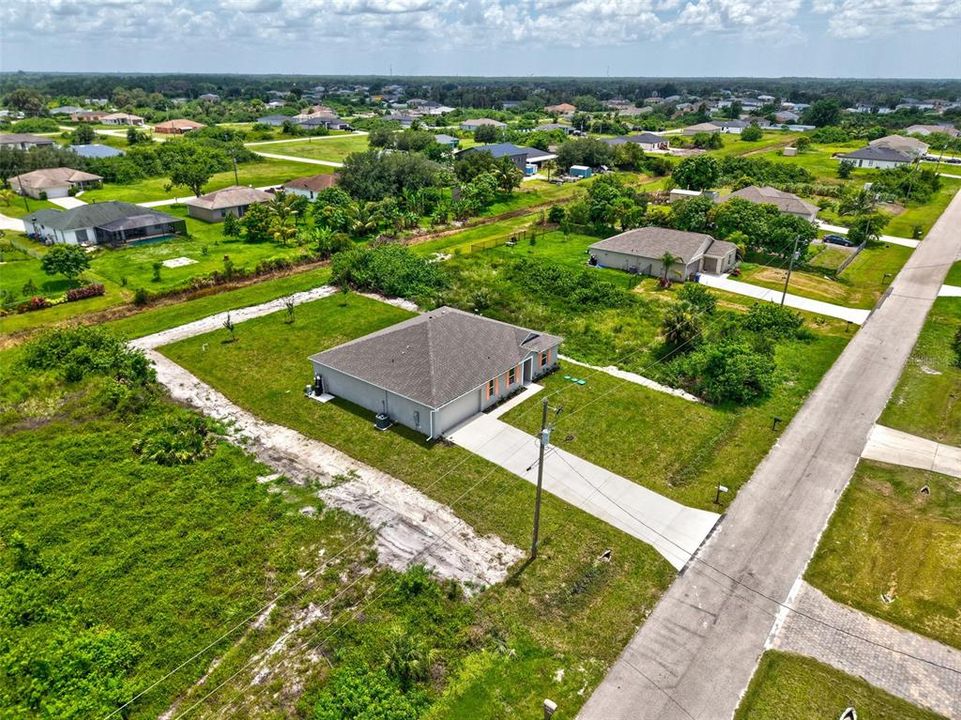 Под контрактом: $329,900 (4 спален, 2 ванн, 2052 Квадратных фут)