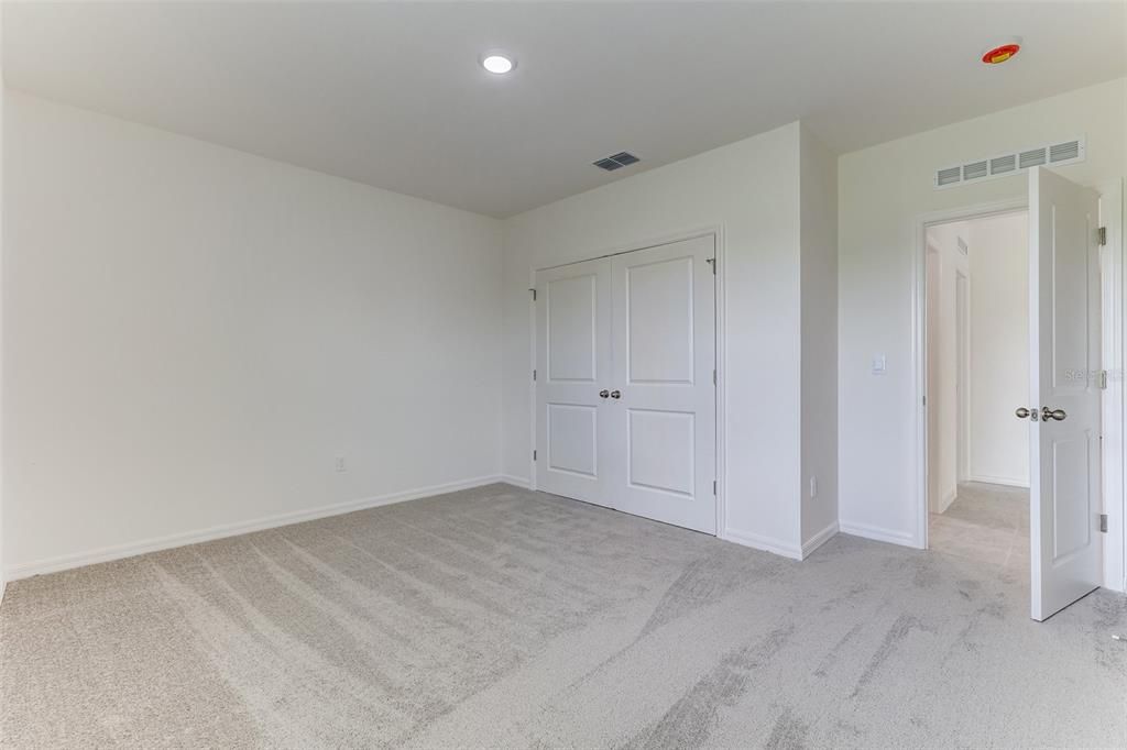 Под контрактом: $329,900 (4 спален, 2 ванн, 2052 Квадратных фут)