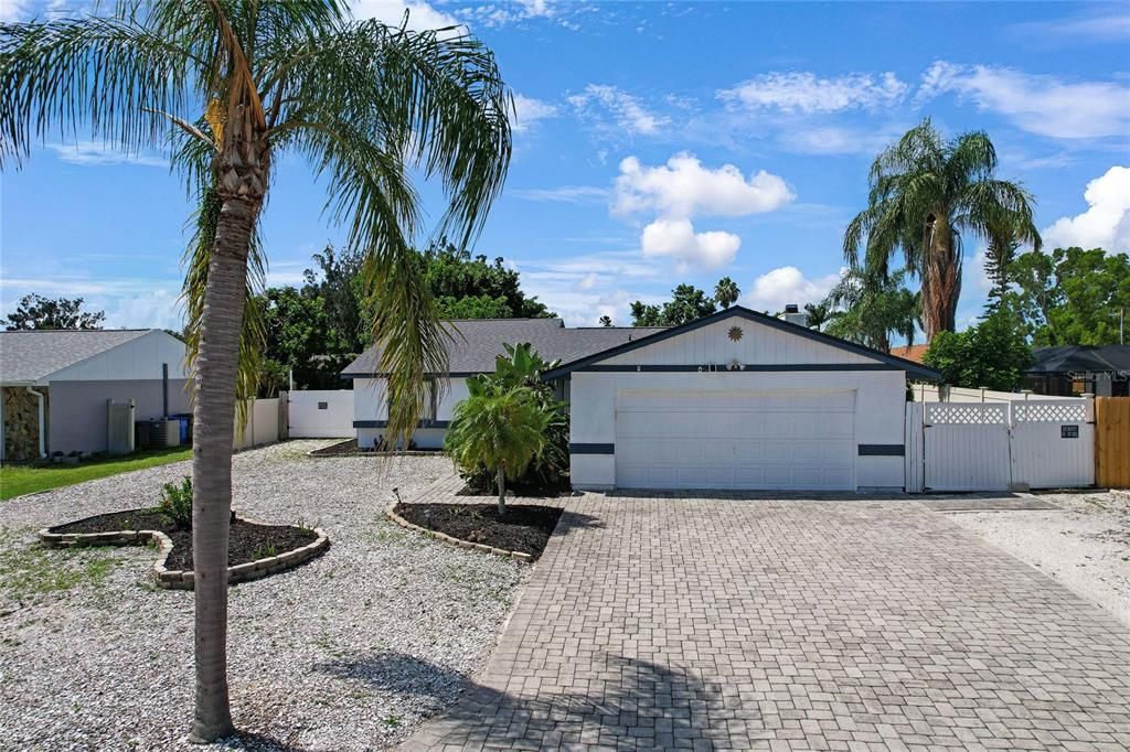 Vendido Recientemente: $427,000 (3 camas, 2 baños, 1228 Pies cuadrados)