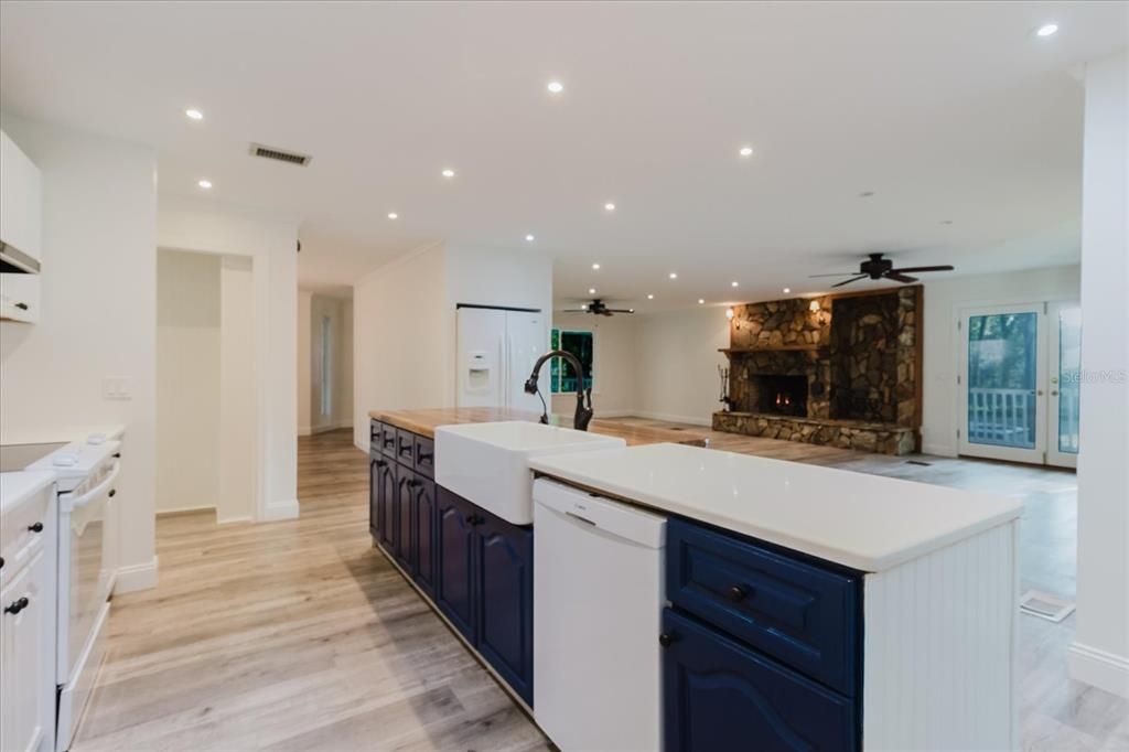 For Sale: $1,550,000 (4 beds, 3 baths, 4996 Square Feet)