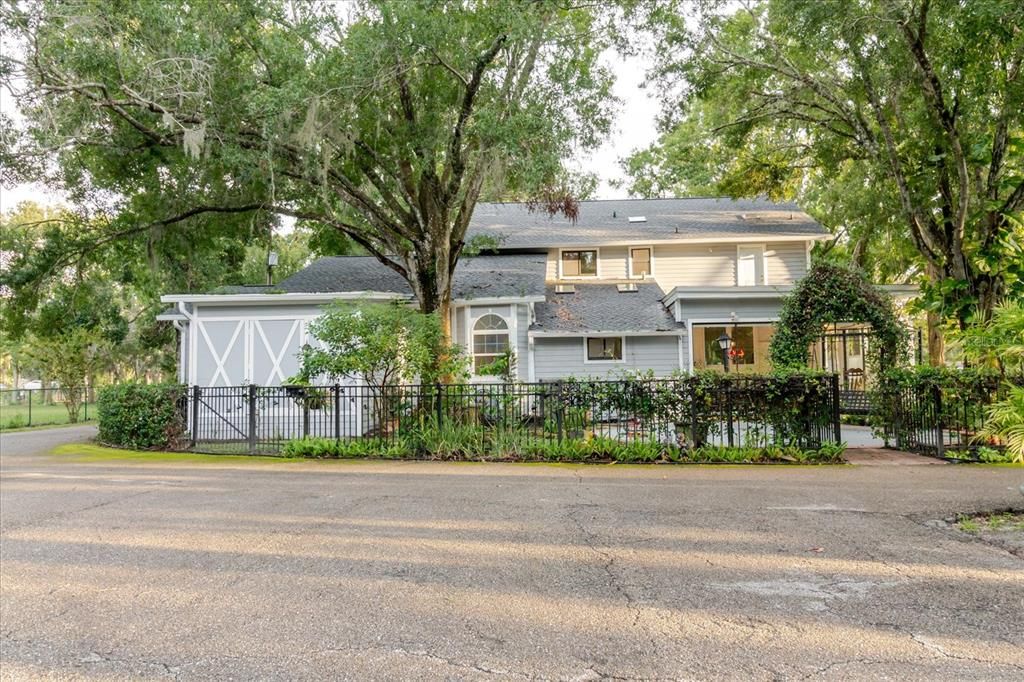 For Sale: $1,550,000 (4 beds, 3 baths, 4996 Square Feet)