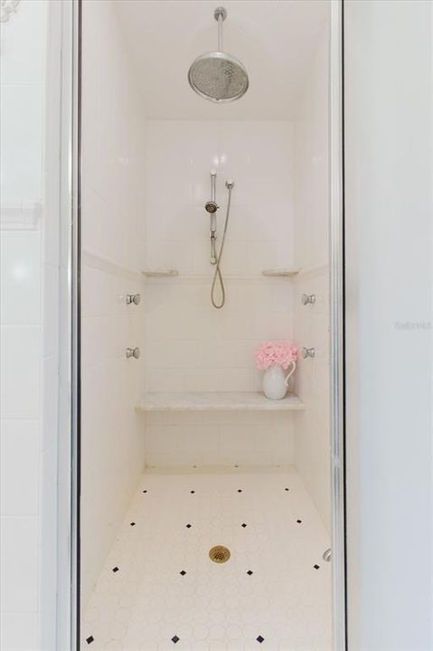 For Sale: $1,550,000 (4 beds, 3 baths, 4996 Square Feet)