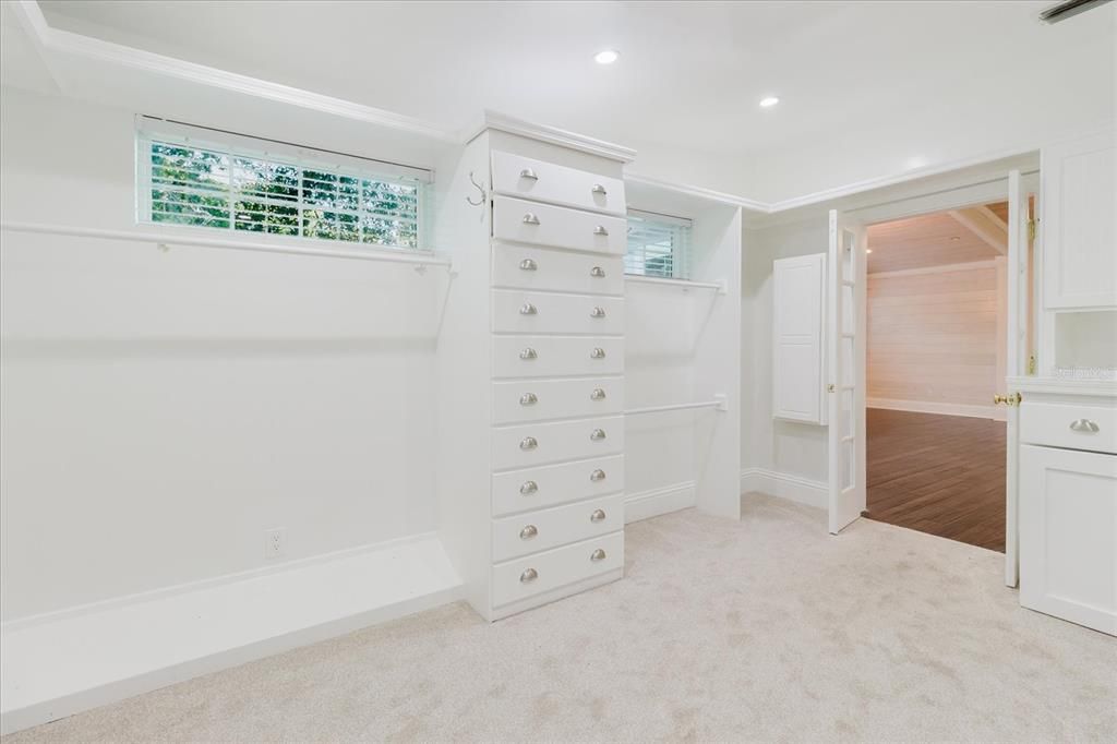 For Sale: $1,550,000 (4 beds, 3 baths, 4996 Square Feet)