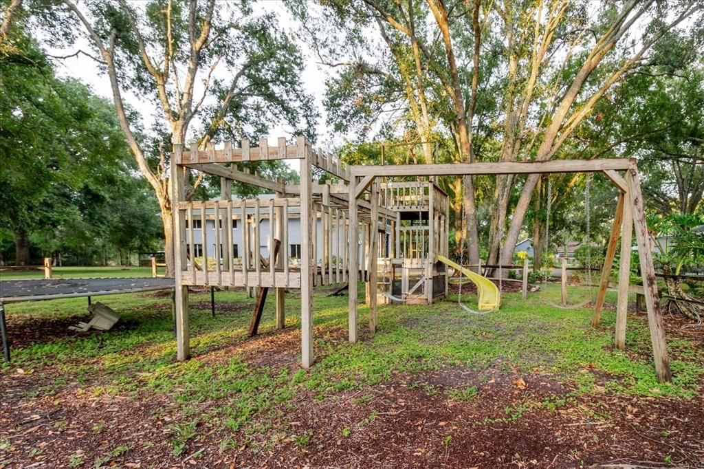 For Sale: $1,550,000 (4 beds, 3 baths, 4996 Square Feet)