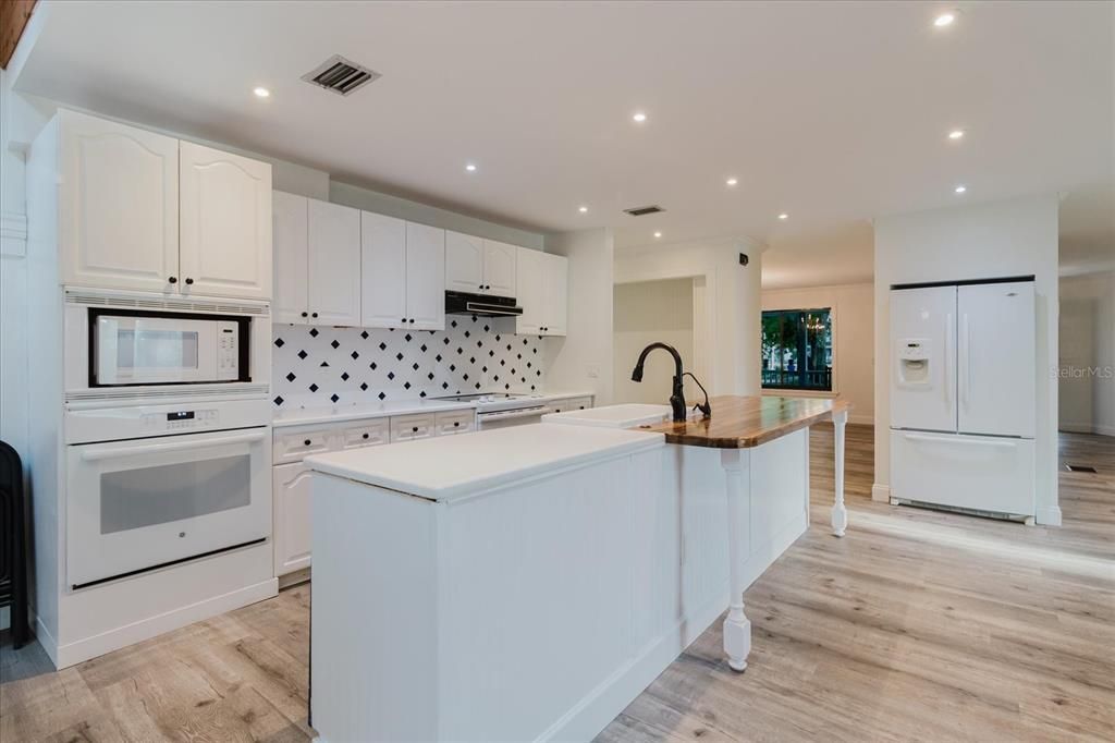 For Sale: $1,550,000 (4 beds, 3 baths, 4996 Square Feet)