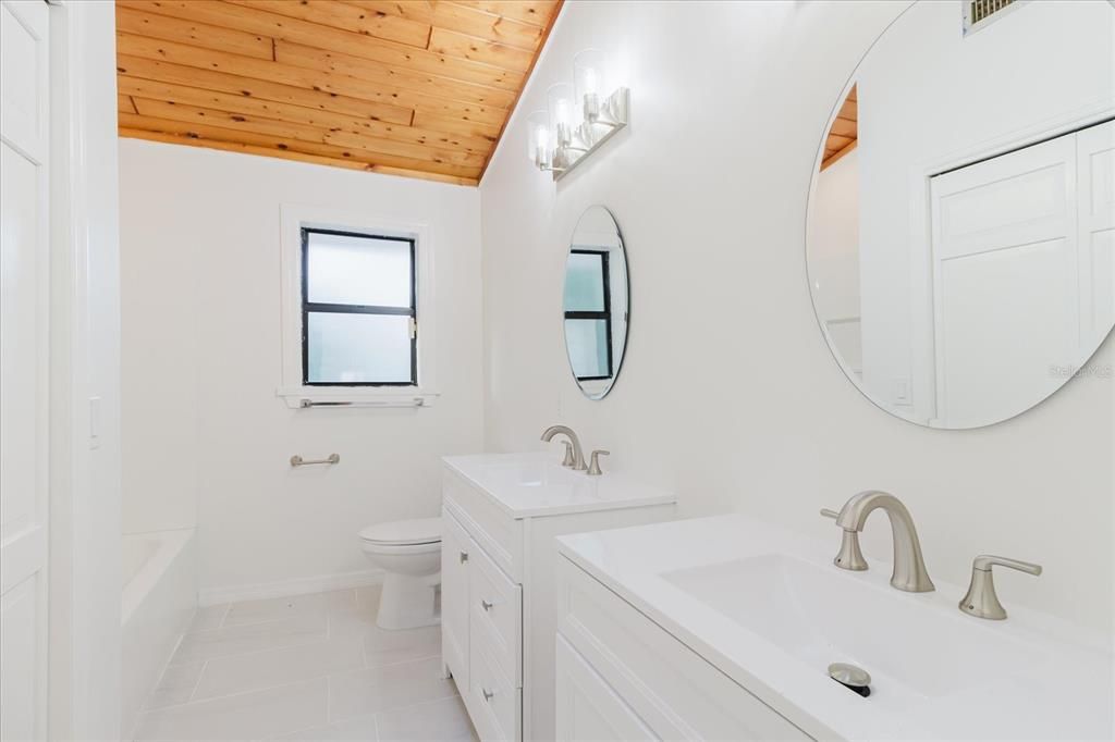 For Sale: $1,550,000 (4 beds, 3 baths, 4996 Square Feet)