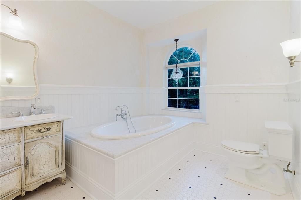 For Sale: $1,550,000 (4 beds, 3 baths, 4996 Square Feet)