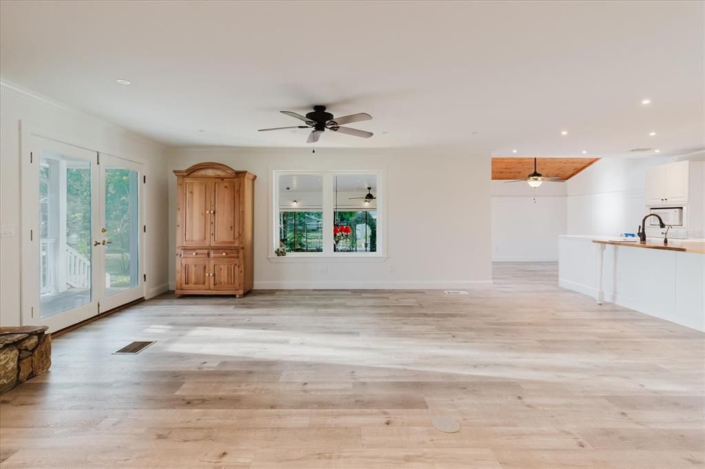 For Sale: $1,550,000 (4 beds, 3 baths, 4996 Square Feet)