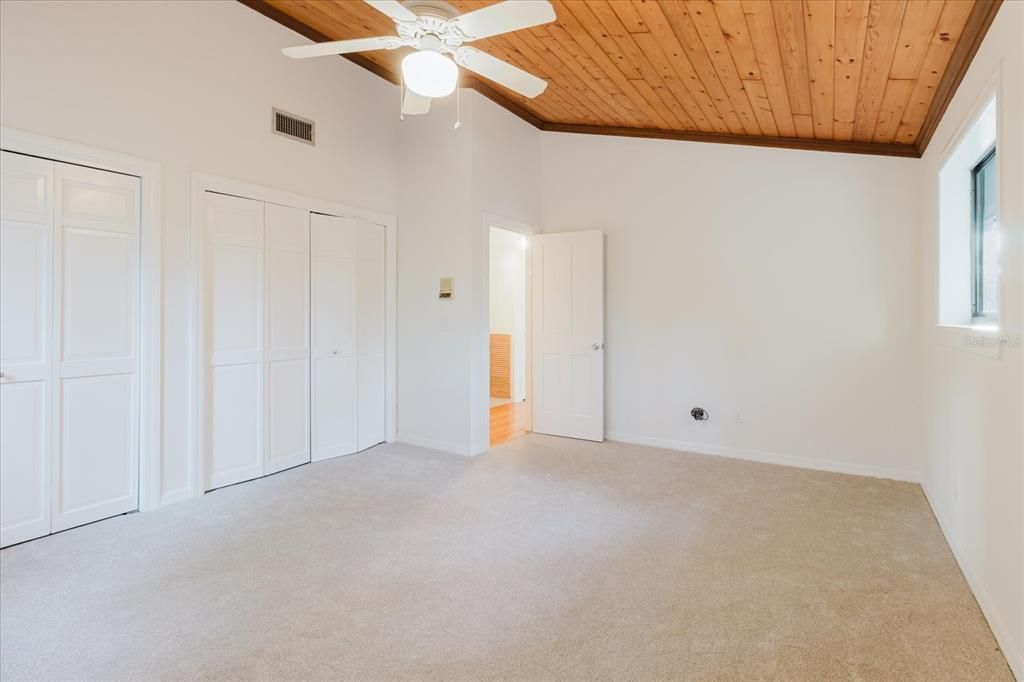 For Sale: $1,550,000 (4 beds, 3 baths, 4996 Square Feet)