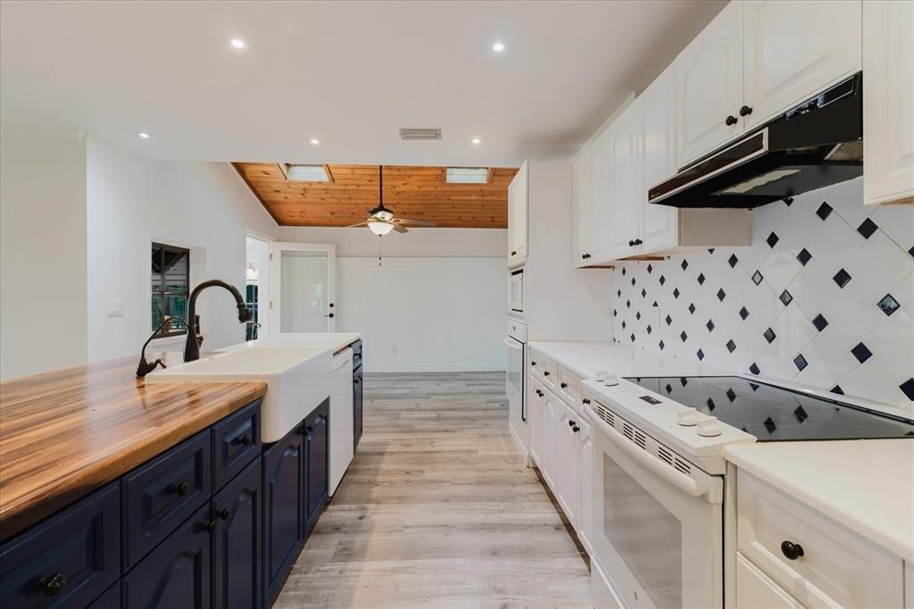 For Sale: $1,550,000 (4 beds, 3 baths, 4996 Square Feet)