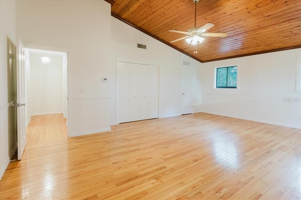 For Sale: $1,550,000 (4 beds, 3 baths, 4996 Square Feet)