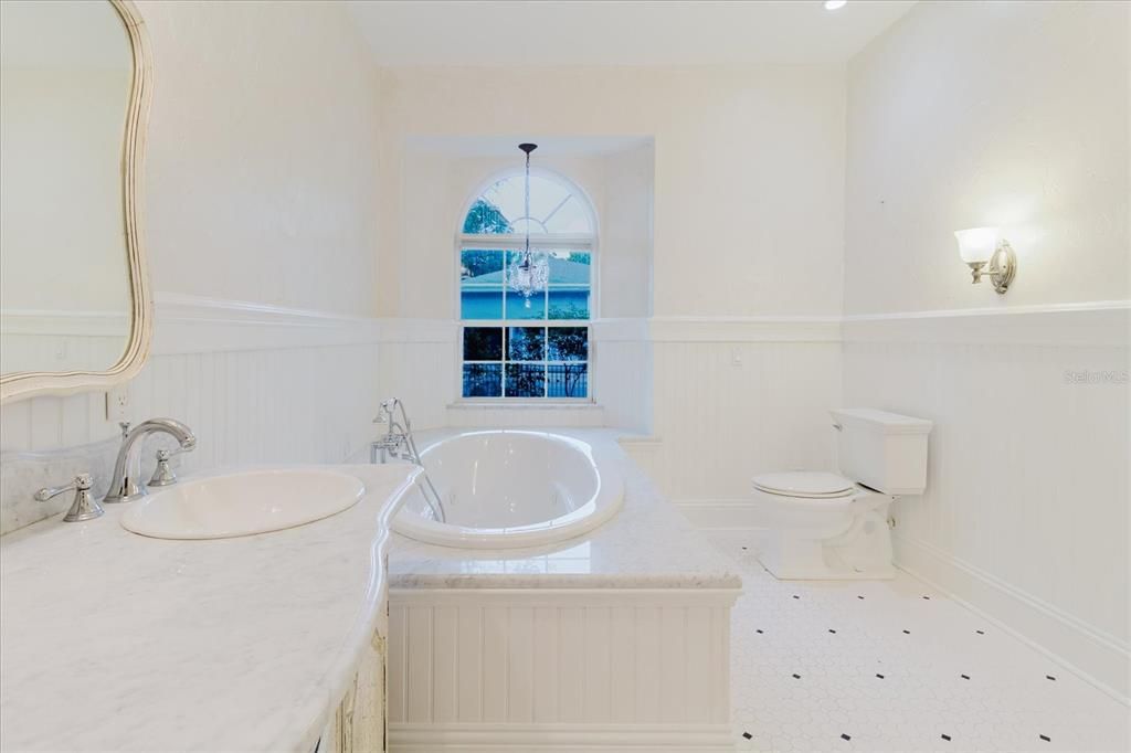 For Sale: $1,550,000 (4 beds, 3 baths, 4996 Square Feet)