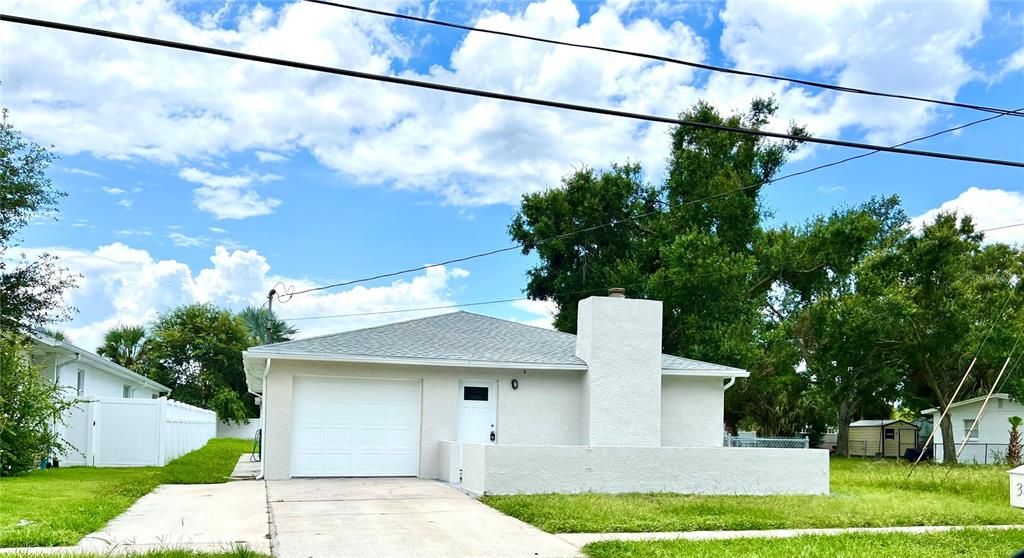 Recently Rented: $2,400 (3 beds, 2 baths, 1526 Square Feet)