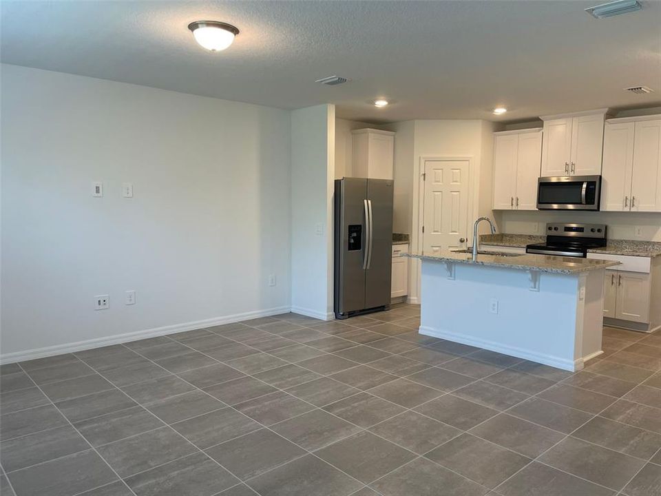 Под контрактом: $2,049 (3 спален, 2 ванн, 1485 Квадратных фут)