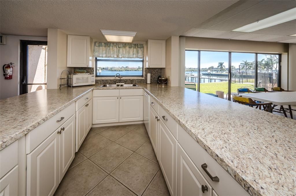 Под контрактом: $2,850 (2 спален, 2 ванн, 935 Квадратных фут)