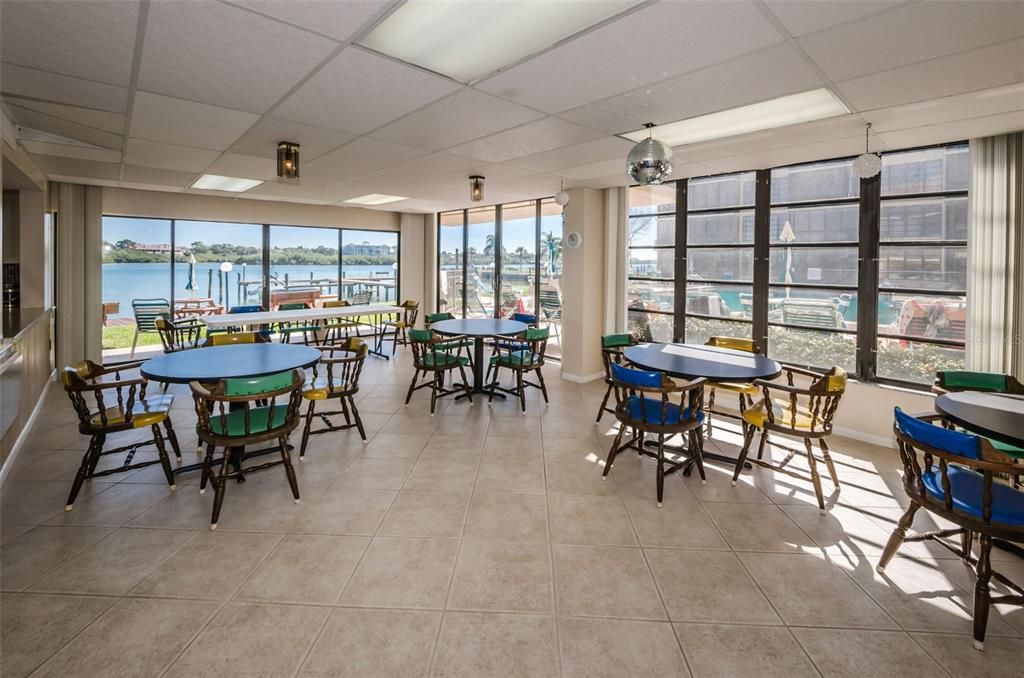 Под контрактом: $2,850 (2 спален, 2 ванн, 935 Квадратных фут)