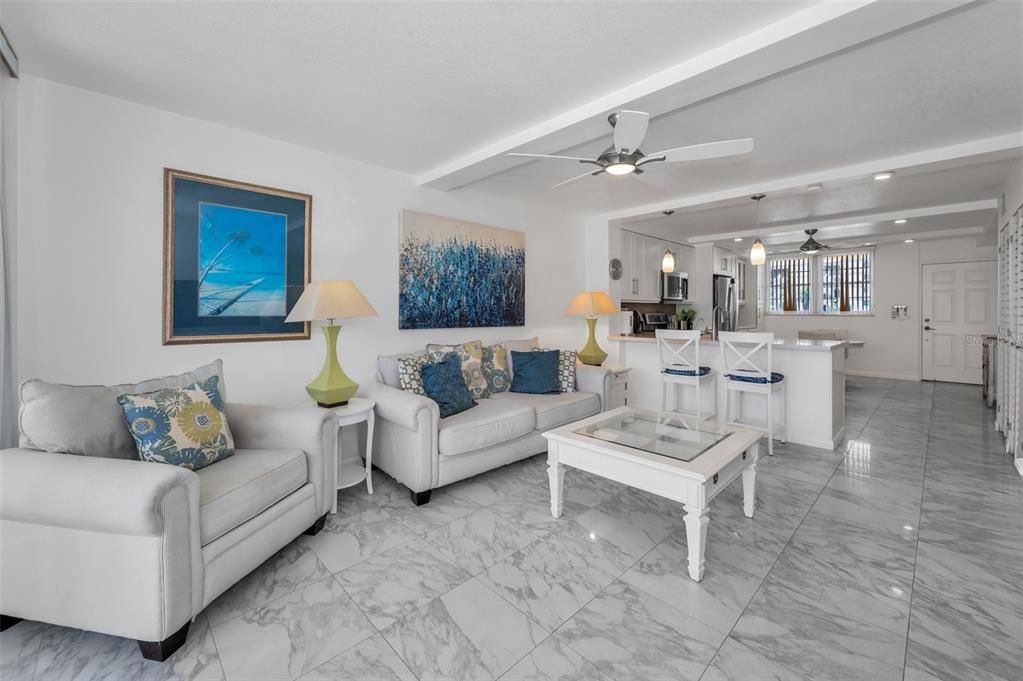 Под контрактом: $2,850 (2 спален, 2 ванн, 935 Квадратных фут)