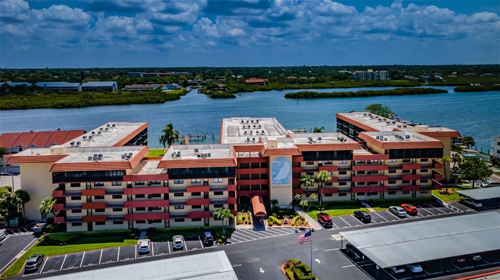 Под контрактом: $2,850 (2 спален, 2 ванн, 935 Квадратных фут)