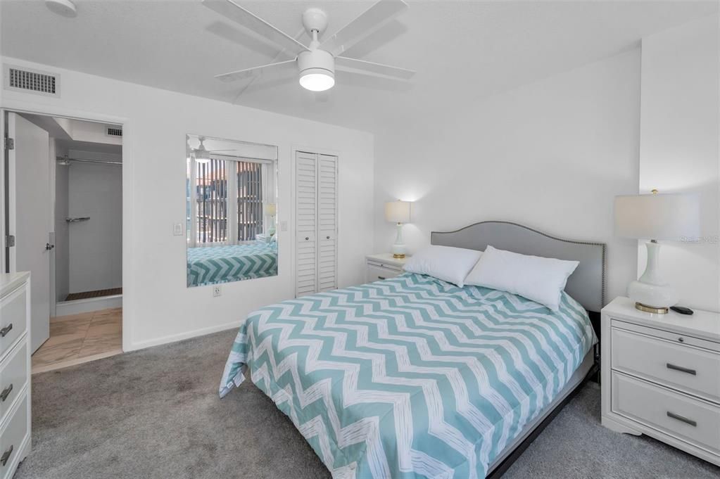 Под контрактом: $2,850 (2 спален, 2 ванн, 935 Квадратных фут)