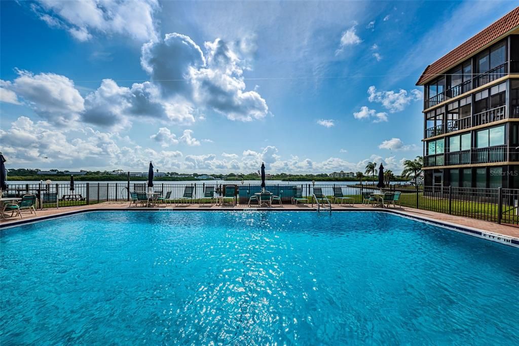 Под контрактом: $2,850 (2 спален, 2 ванн, 935 Квадратных фут)